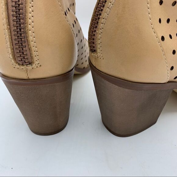 NEW Kelsi‎ Dagger Brooklyn KDB Tan Perforated Peep Toe Booties 7.5 - Picture 5 of 13